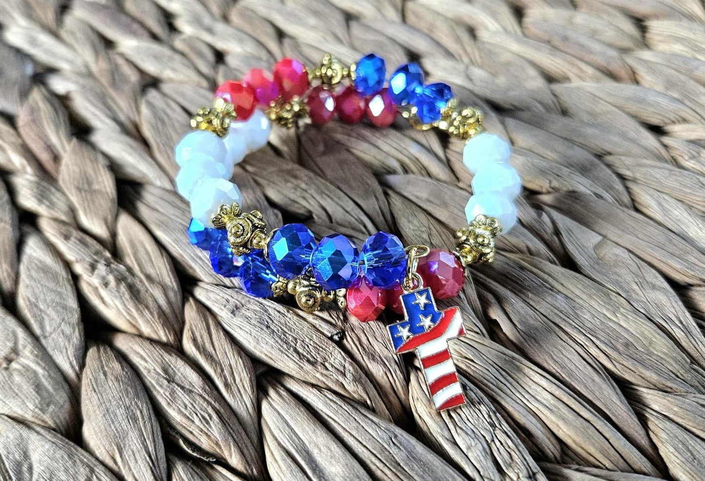 Red White and Blue Flag Cross Charm Bracelet Jewelry Beaded Patriotic USA Military July 4 Gold Wrap Bangle Memory Wire Adjustable