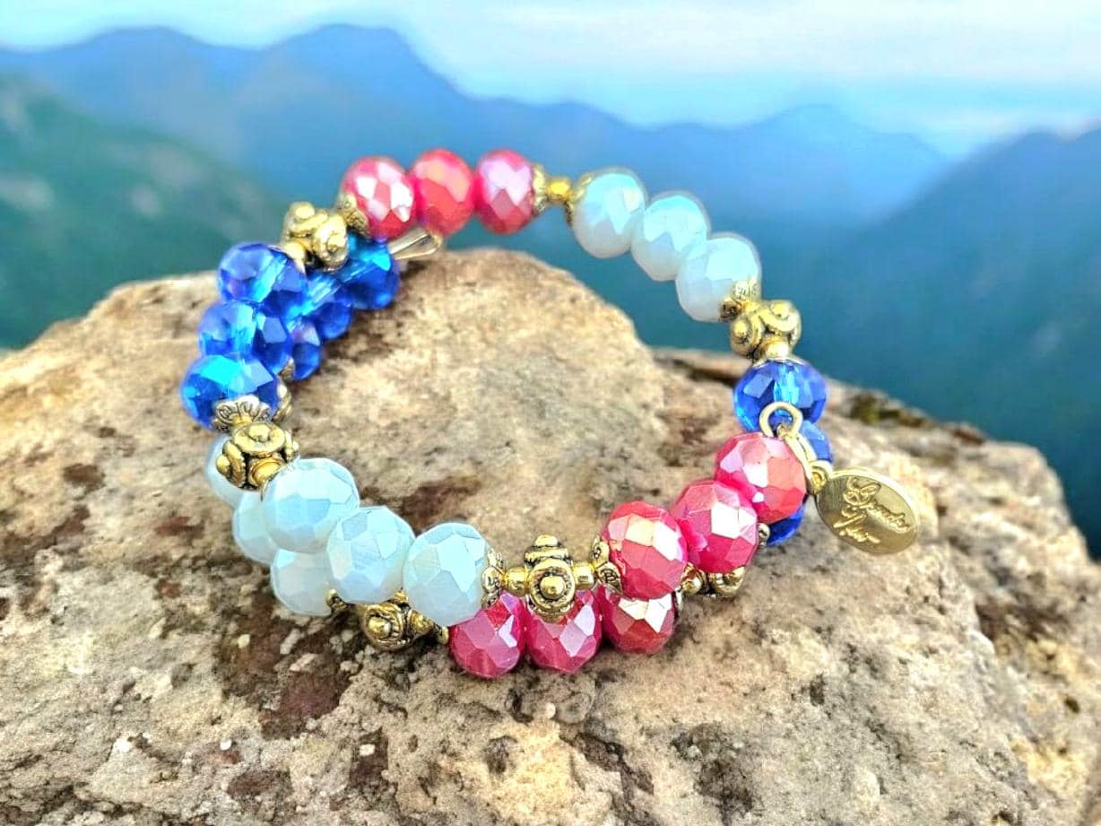 Red White and Blue Flag Cross Charm Bracelet Jewelry Beaded Patriotic USA Military July 4 Gold Wrap Bangle Memory Wire Adjustable